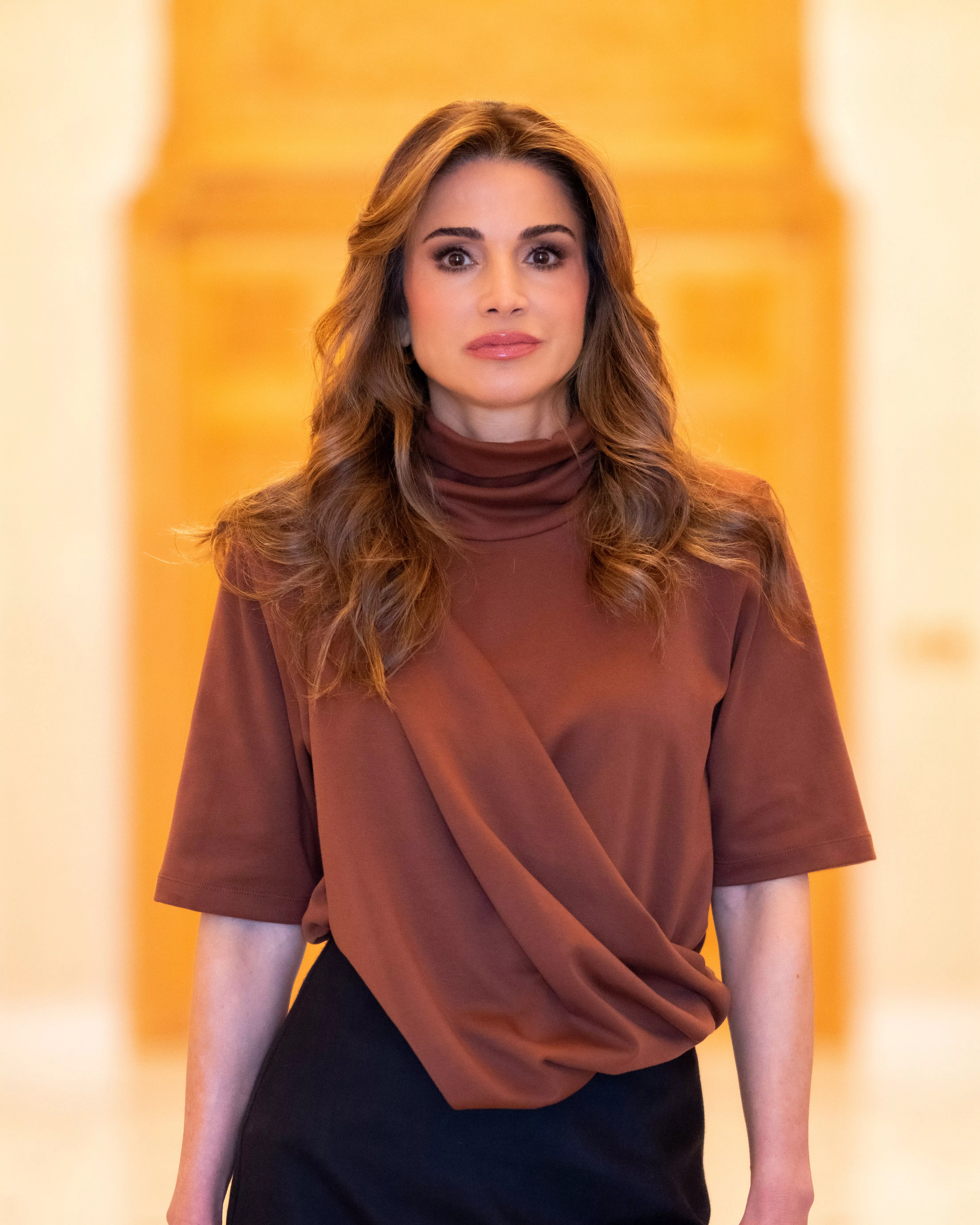الملكة رانيا جعلتنا نعشق الأسلوب الكلاسيكي في إطلالاتها في عُمان