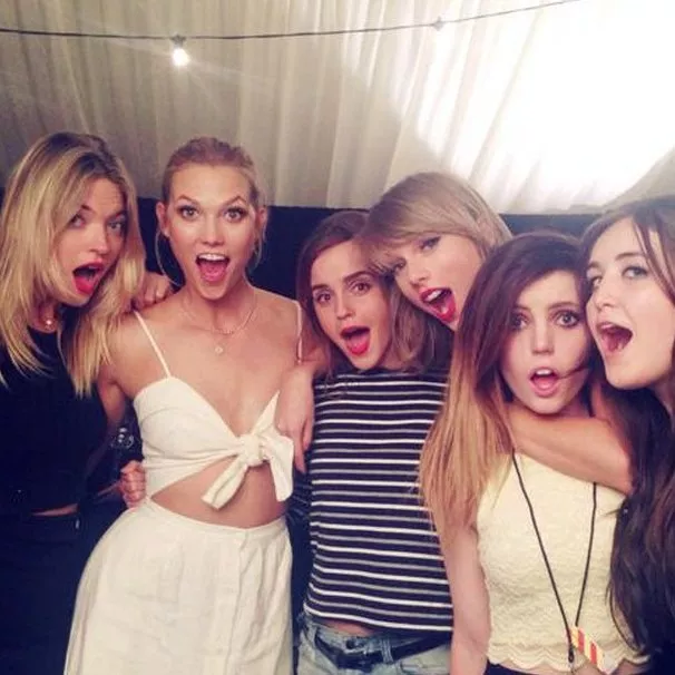 Taylor Swift وفرقة صديقاتها الفاشينيستا