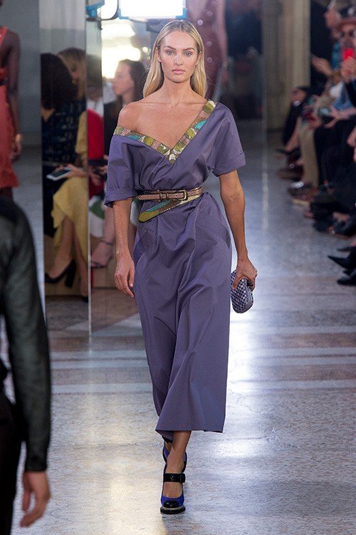 عرض أزياء Bottega Veneta لربيع 2018، خلال أسبوع الموضة في ميلانو