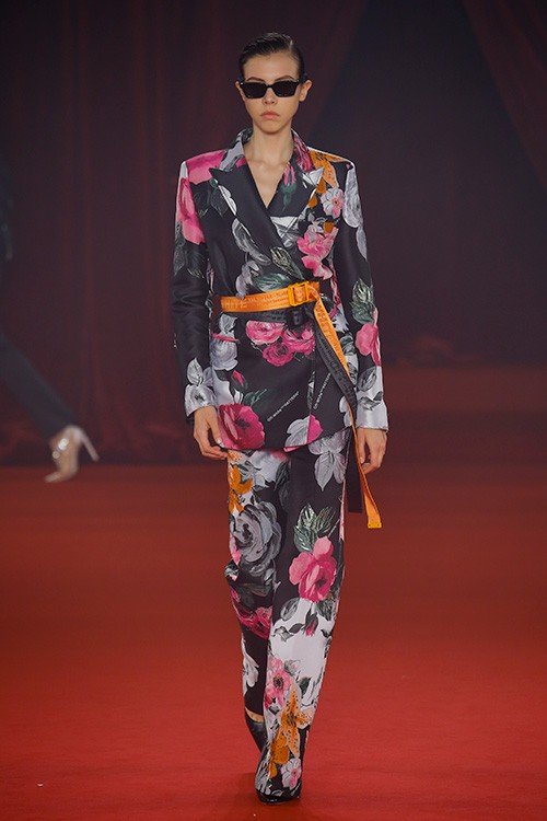 عرض أزياء Off-White لربيع 2018، خلال أسبوع الموضة في باريس