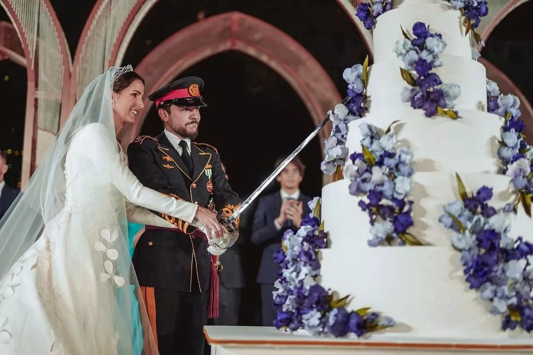 30 عام بين زفاف الملكة رانيا والاميرة رجوة، والمشهد يُعيد نفسه!