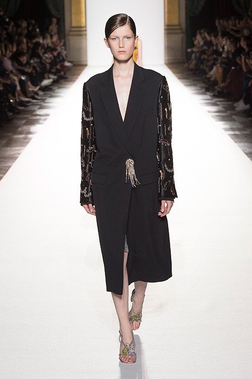 عرض أزياء Dries Van Noten لربيع 2018، خلال أسبوع الموضة في باريس