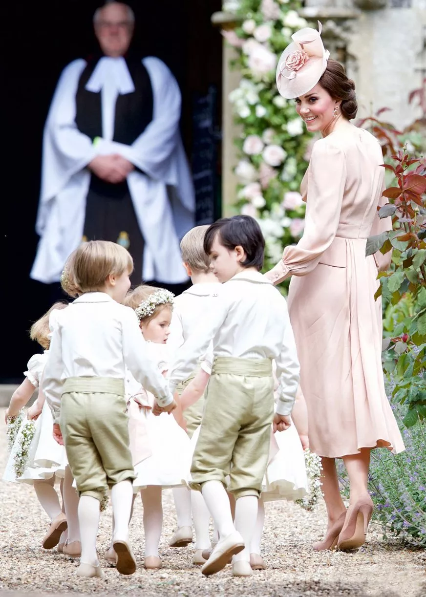 إطلالة Kate Middleton المملّة في زفاف شقيقتها جعلتها محطّ الأنظار للأسباب الخاطئة
