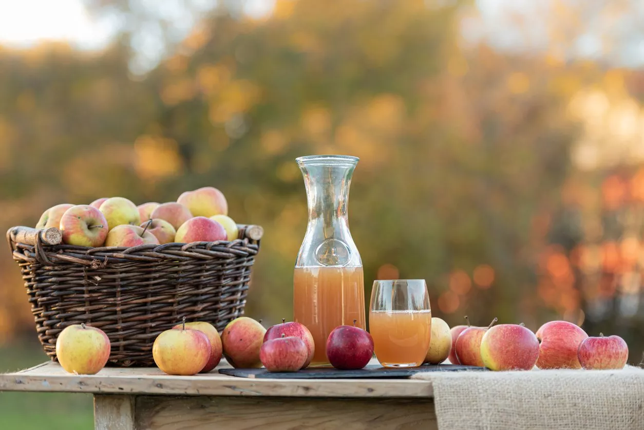 فوائد عصير التفاح ستجعلكِ تشربين منه أكثر