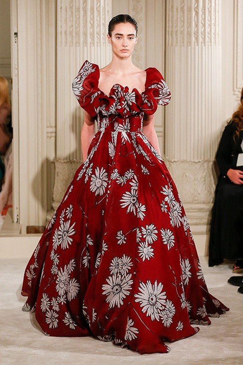 عرض أزياء Valentino لربيع 2018