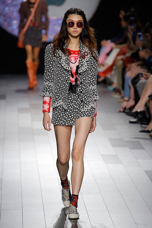 عرض أزياء Anna Sui لربيع 2018، خلال أسبوع الموضة في نيويورك