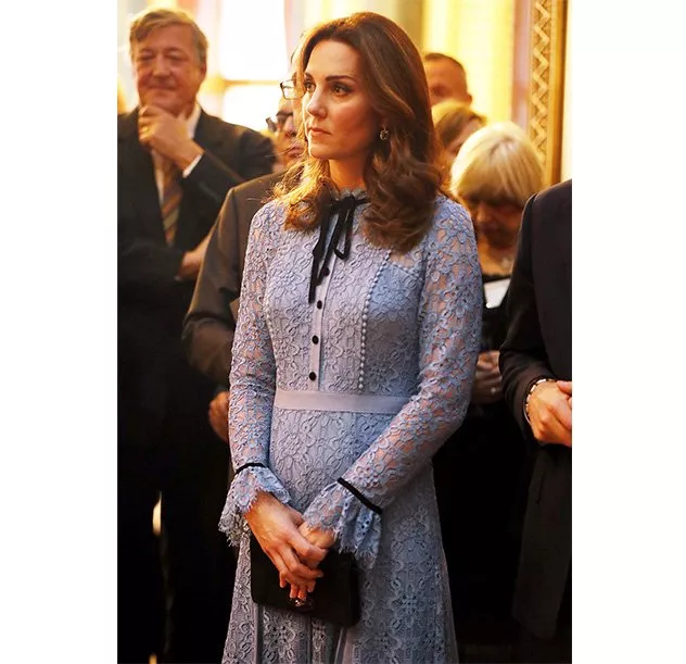 الإطلالة الأولى للدوقة Kate Middleton بعد خبر إعلان حملها