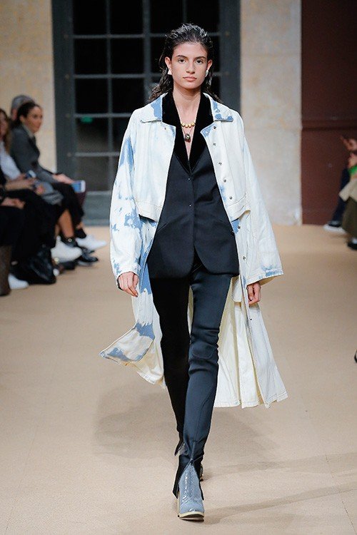 عرض أزياء Esteban Cortazar لربيع 2018، خلال أسبوع الموضة في باريس