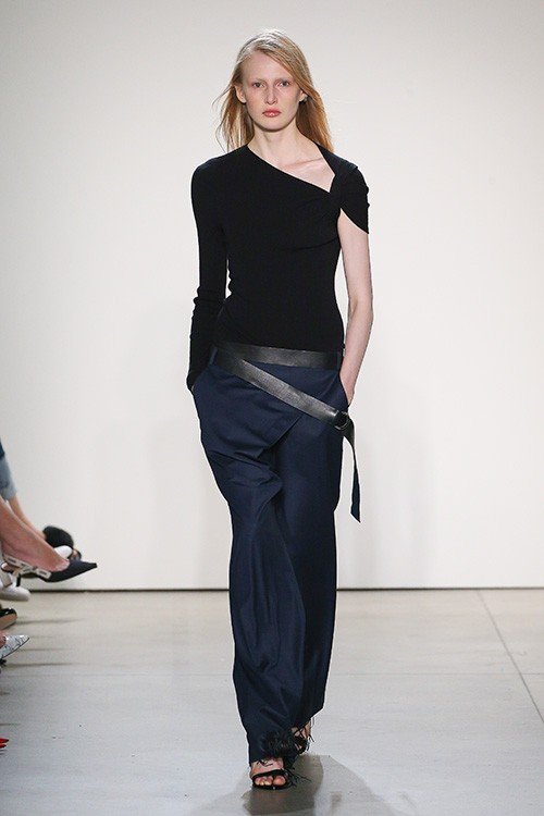 عرض أزياء Dion Lee لربيع 2018، خلال أسبوع الموضة في نيويورك