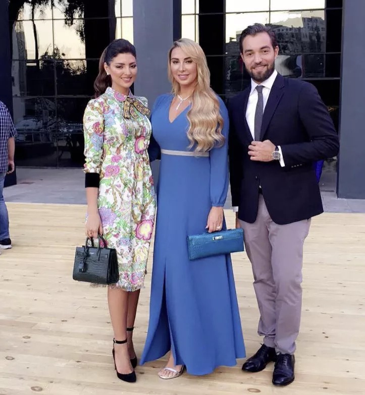 إطلالات أنيقة للملكة رانيا والإعلاميات العربيات خلال أسبوع عمان للتصميم 2017