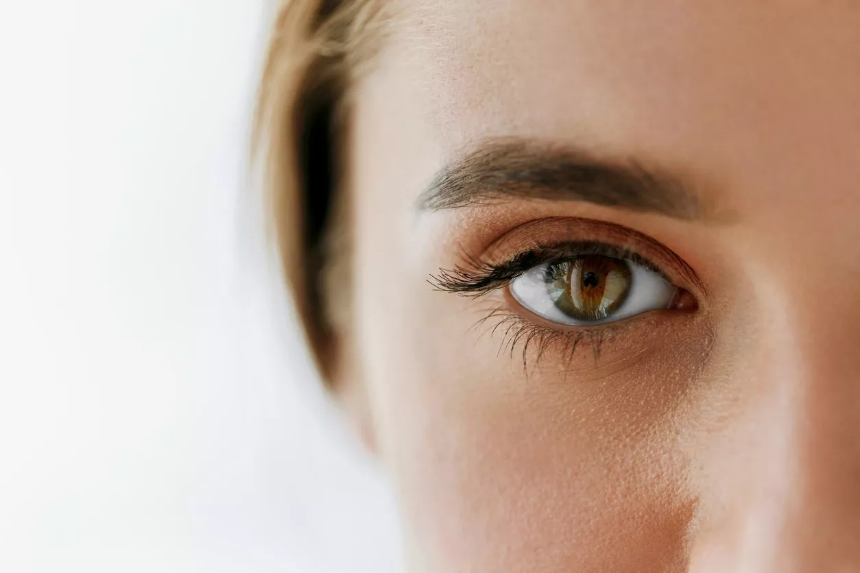هذه هي أسباب، أعراض وطرق علاج انحراف العين