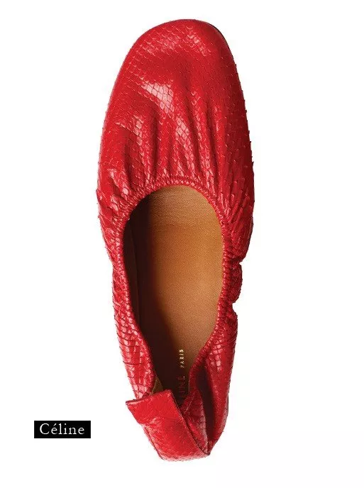 الحذاء الأحمر يغزو منصات الخريف
