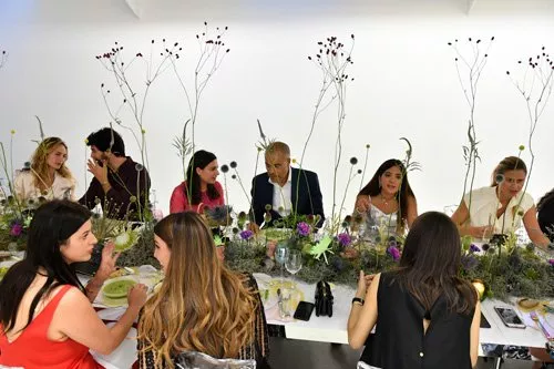 Noor Fares تطلق مجموعة مجوهرات Superlunary بالتعاون مع الفنّانة Flavie Audi خلال حفل عشاء في باريس