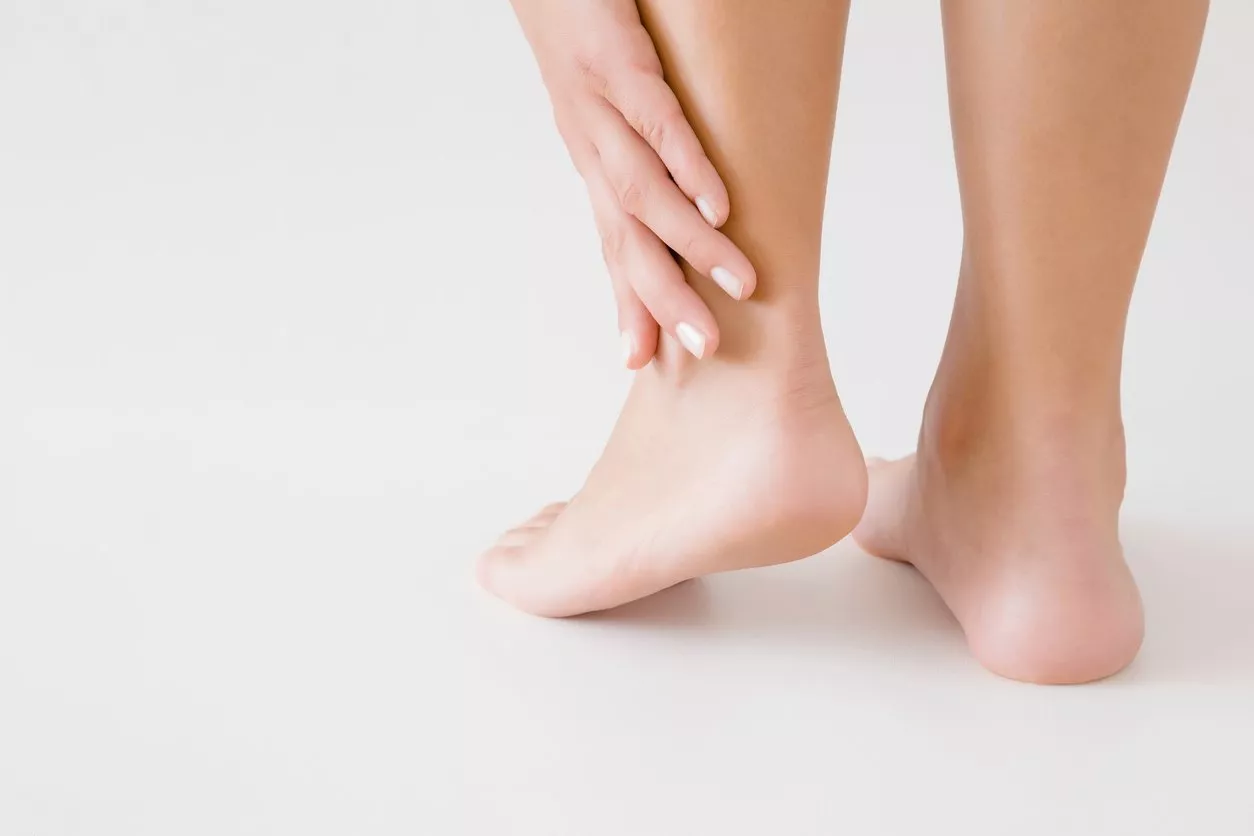 علاج صدفية القدم أمر ضروري... إليكِ أبرز الطرق التي تساعد على ذلك