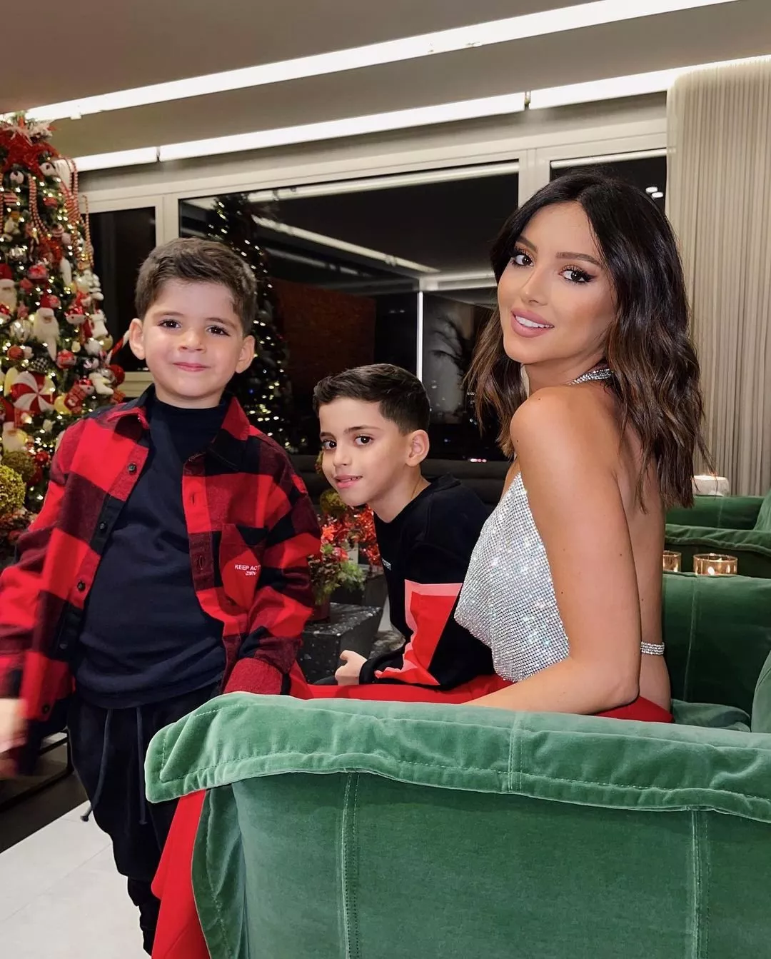 ناتالي فنج مع عائلتها في عيد الكريسماس 2021