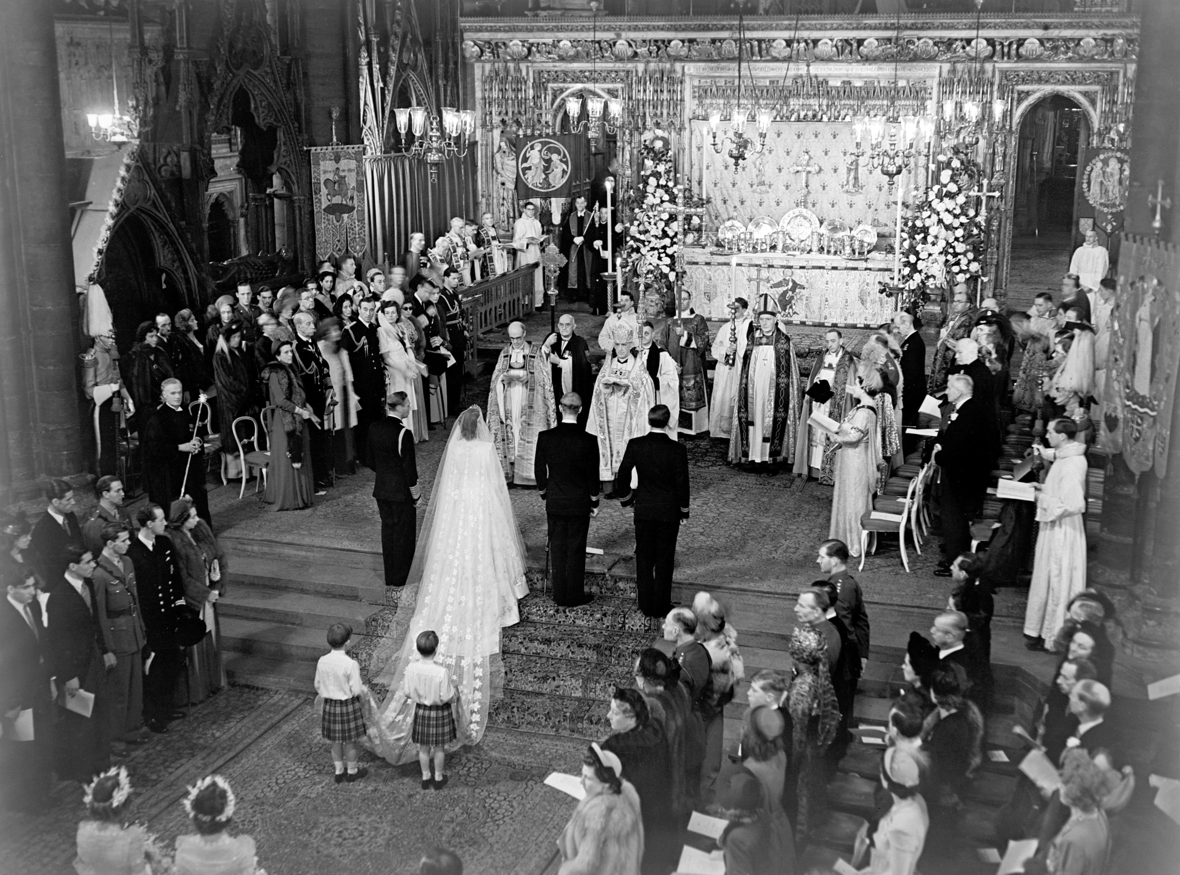 صور حفل زفاف الملكة إليزابيث من الأمير فيليب... ومعلومات ربما لا تعرفينها