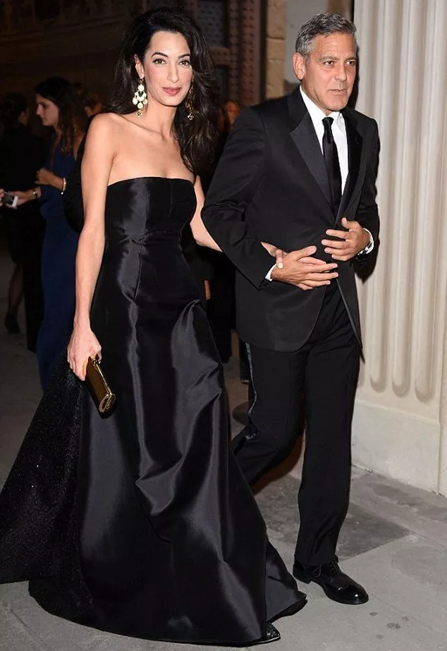 أجمل إطلالات Amal وGeorge Clooney بمناسبة عيد زواجهما