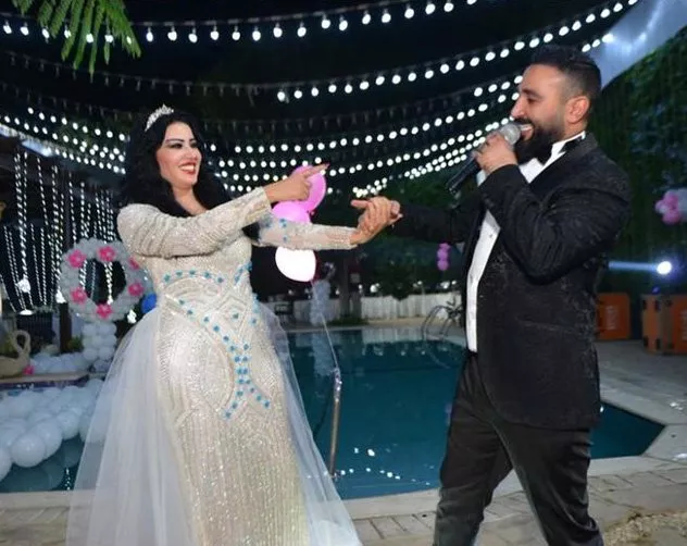 سمية الخشّاب في حفل زفافها: إطلالة مكرّرة وكارثية!