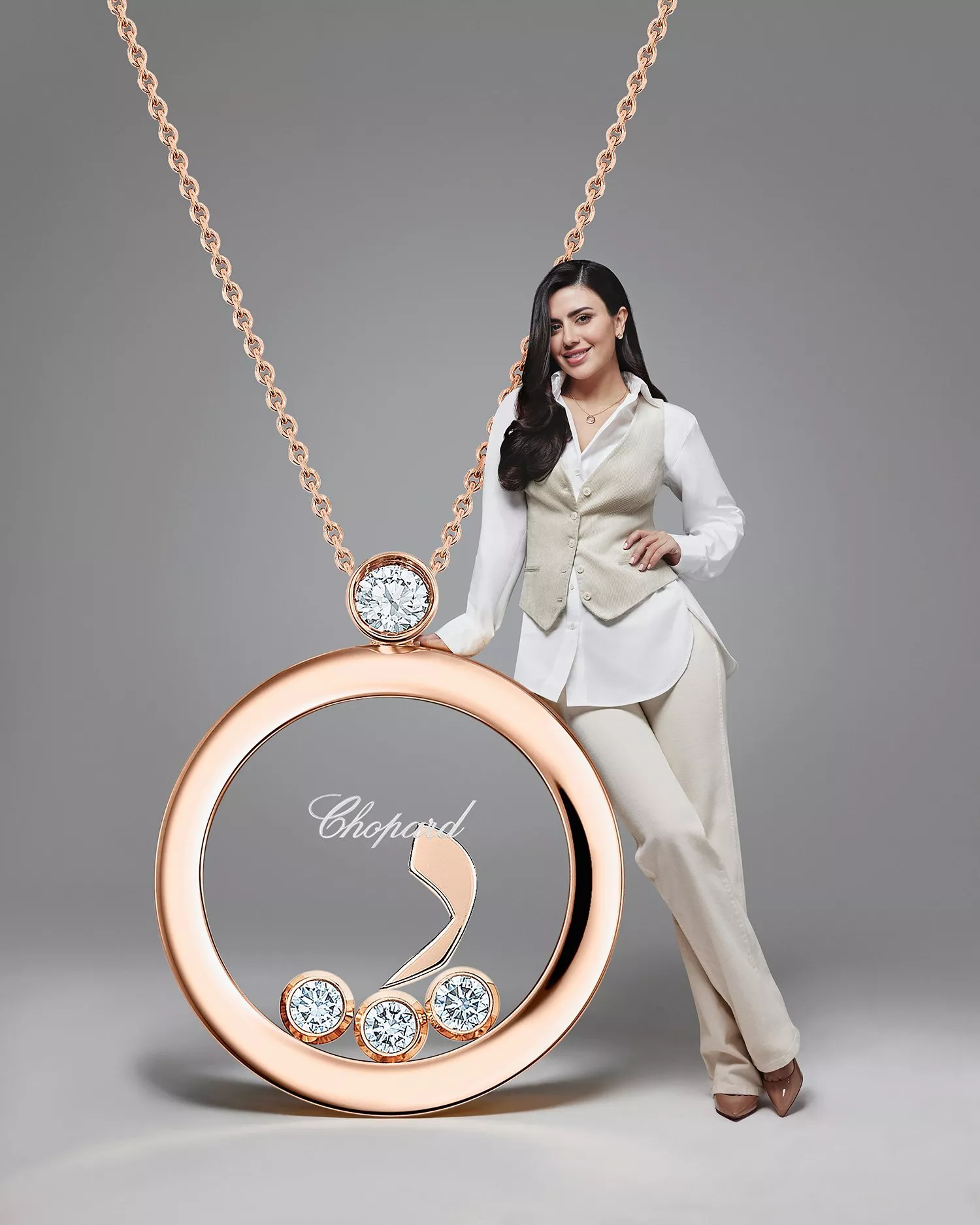 Chopard تطلق تصاميم جديدة من الحروف العربية المتراقصة... أجدد إصداراتها ضمن مجموعة Happy Diamonds–Happy Me