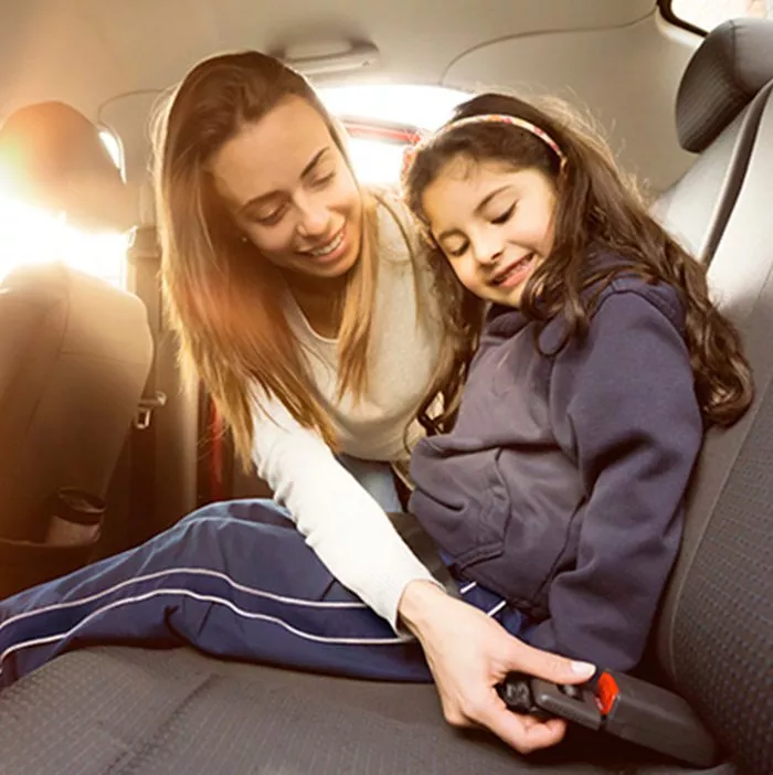 شروط سلامة الأولاد داخل السيارة أثناء القيادة