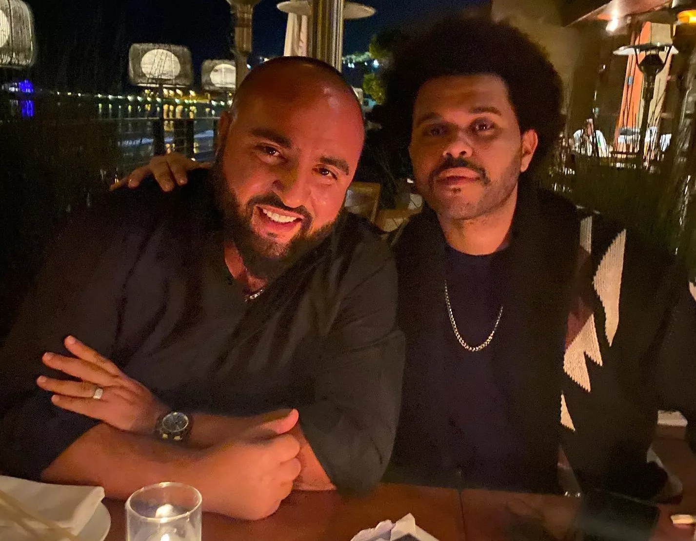 هل يميل The Weeknd إلى اختيار شريكاته وأصدقائه من جذور عربية؟