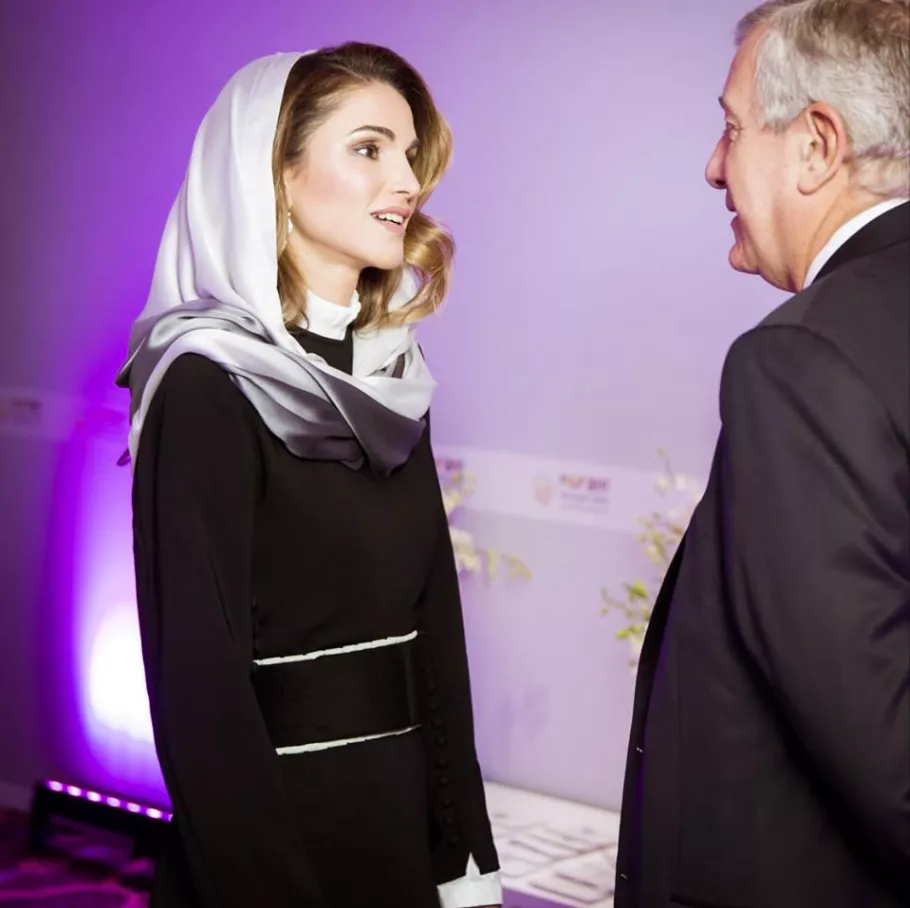 الملكة رانيا في منتدى مسك العالمي في السعودية... إطلالة مفعمة بالأناقة والرقي