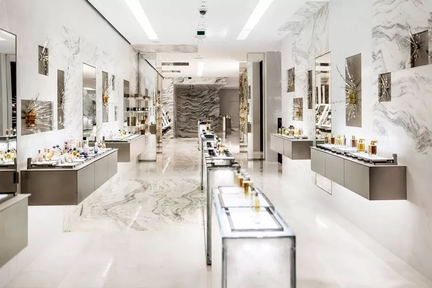 GUERLAIN 68, Champs-Elyséesأهلاً بكِ في عالم الرفاهيّة المترفة