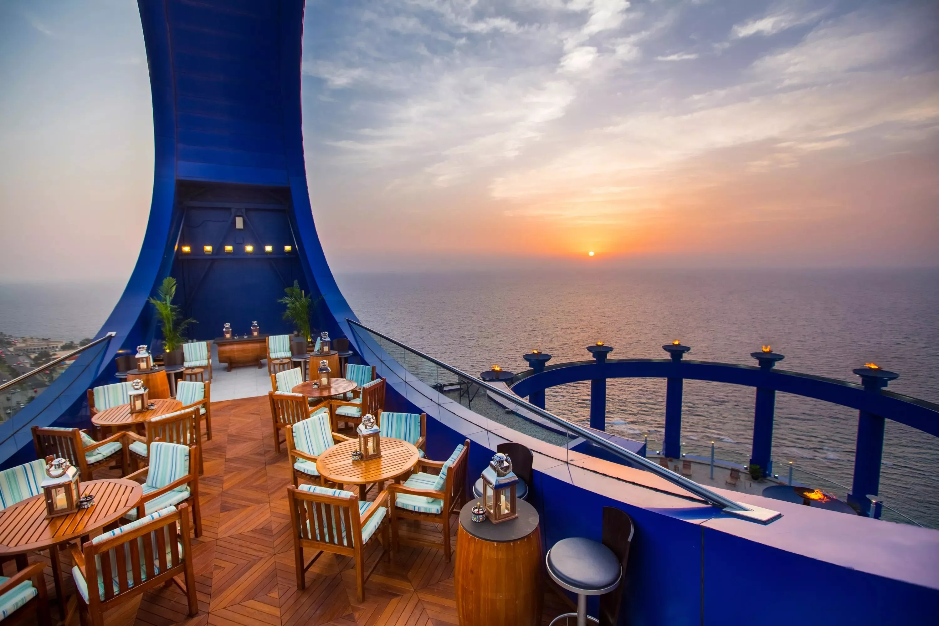 أفضل مطاعم جدة على البحر ستُبهركِ بإطلالتها الرائعة وأطباقها اللذيذة