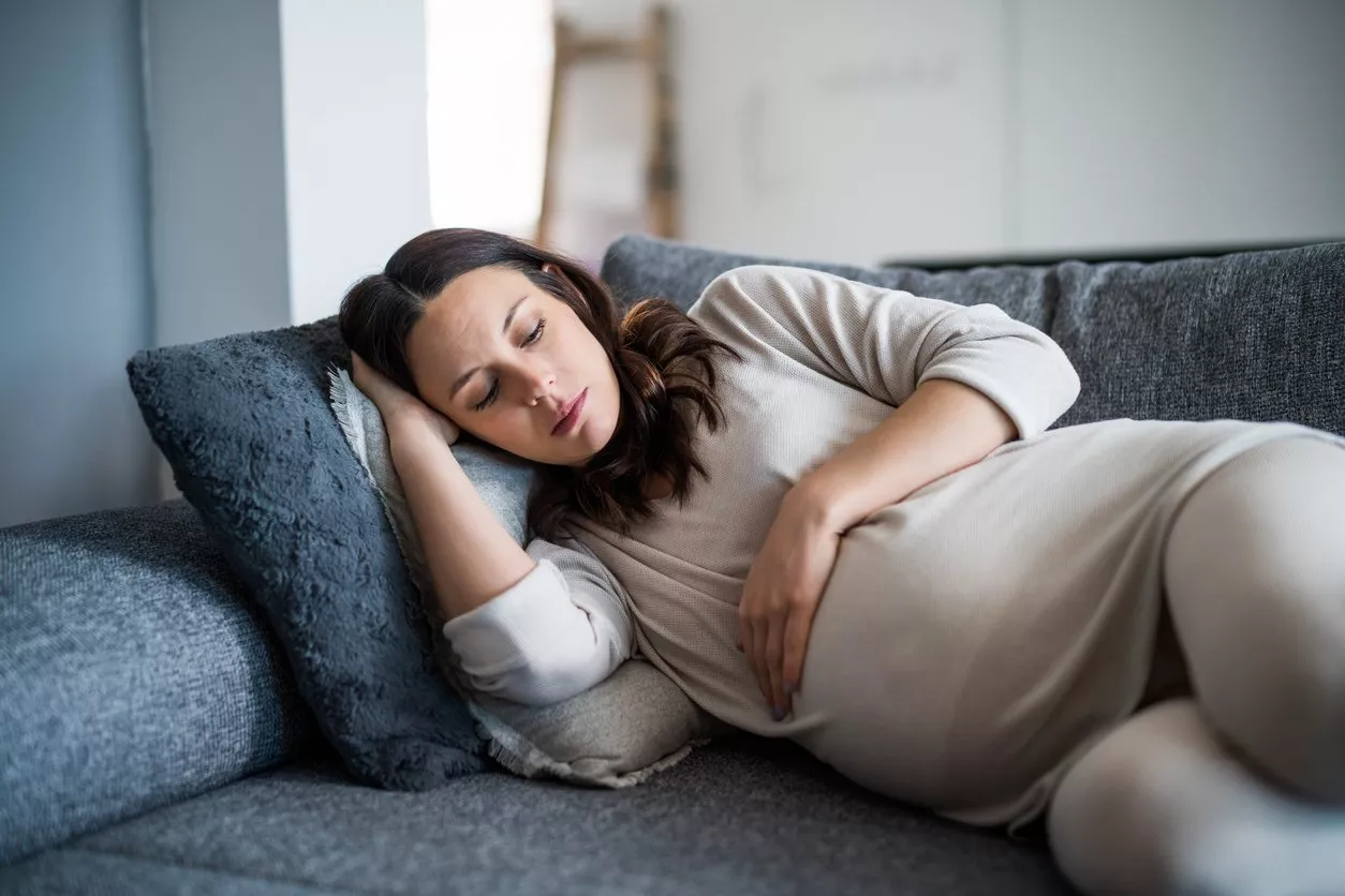 ما هي أفضل طريقة لحصول المرأة الحامل على نوم جيد وهادئ؟