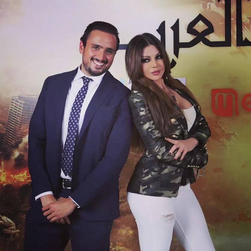 هيفاء وهبي في حفل إطلاق لعبة صقور العرب في دبي... إطلالة عسكرية فاشلة!