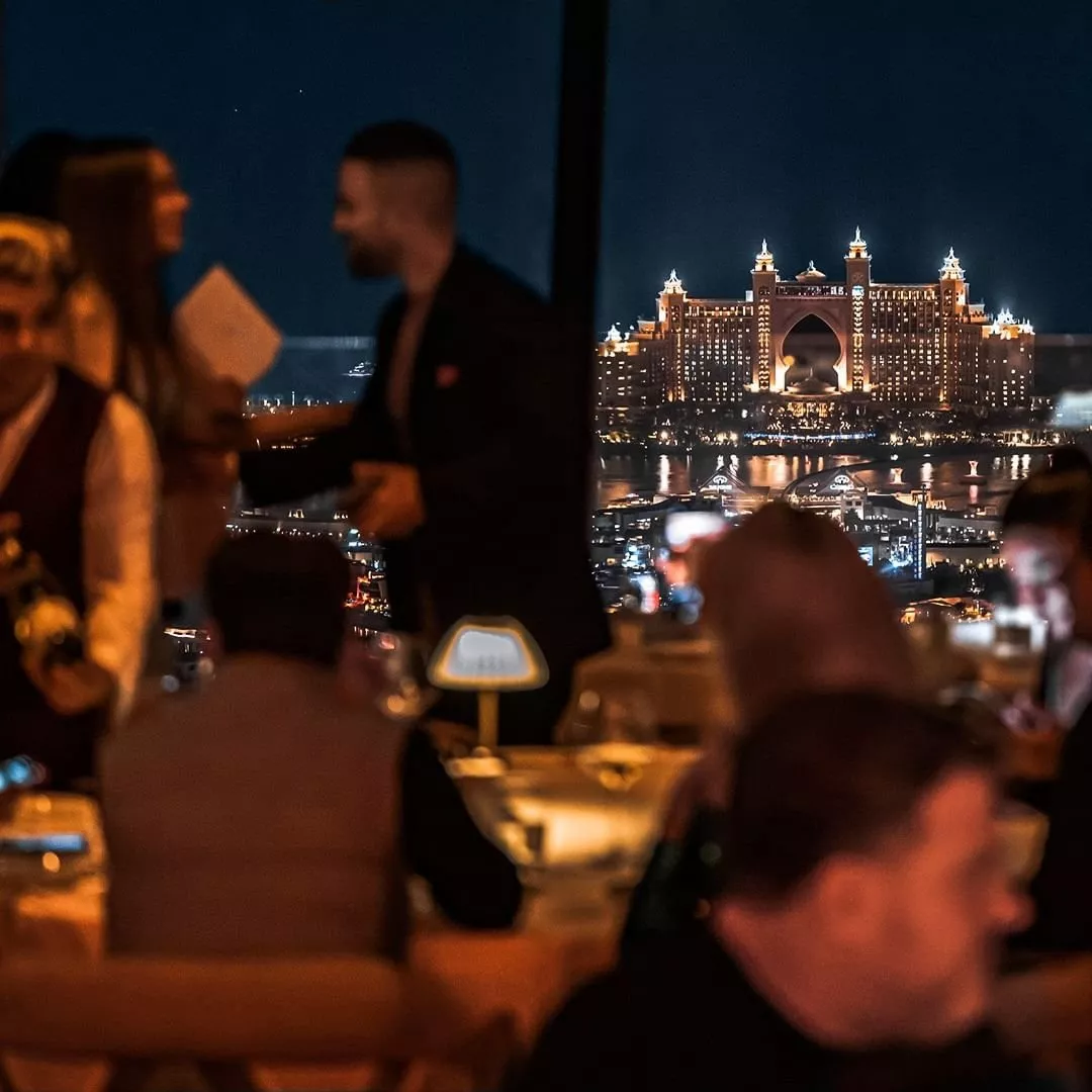 أفضل مطاعم سهرة في دبي يمكنكِ الاحتفال والاستمتاع فيه