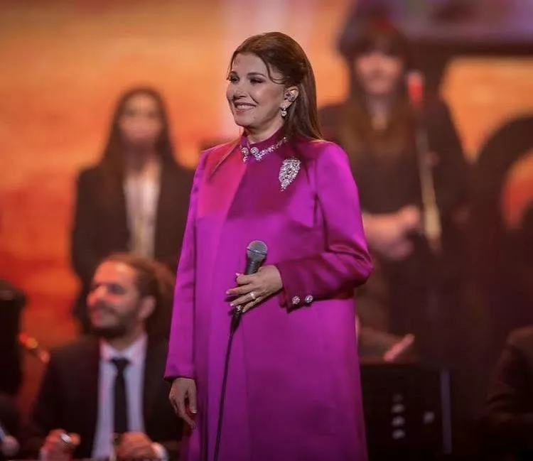 ماجدة الرومي تطلّ بلوك أنثوي راقي لإحياء حفلها الأول في موسم الرياض