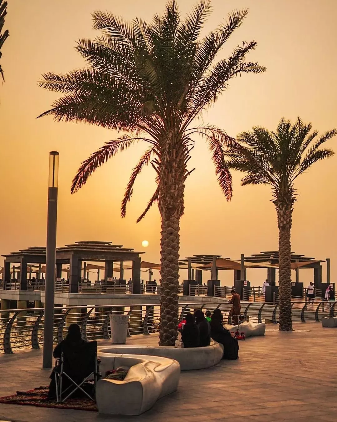 نعم هناك اماكن سياحية في جدة ومجانية.... Feel Free لتستمتعي بوقتكِ