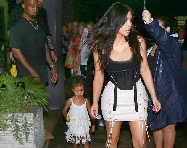 انتهت الرحلة الكوبيّة ولا تزال صور Kim Kardashian تجتاح الإنترنت