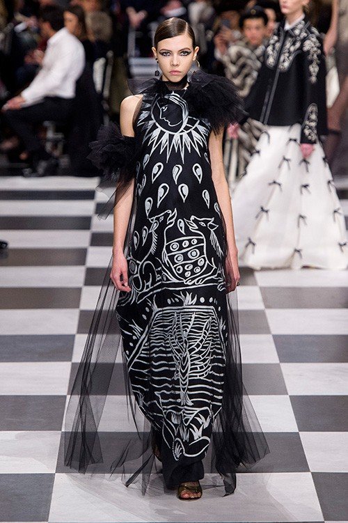 عرض أزياء Dior لربيع 2018