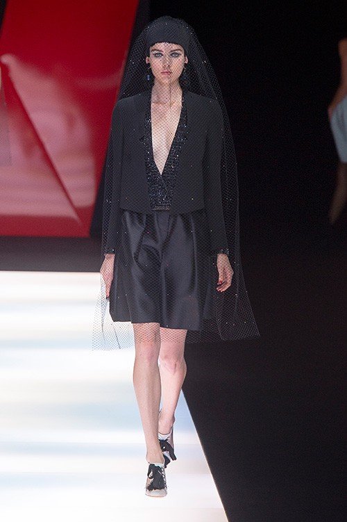 عرض أزياء Giorgio Armani لربيع 2018، خلال أسبوع الموضة في ميلانو