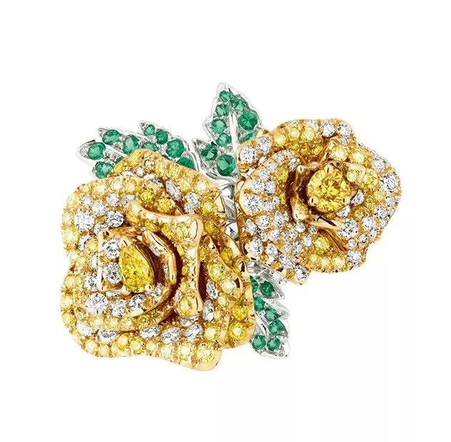 صور مجوهرات Dior في معرض الدوحة للمجوهرات والساعات للعام 2017