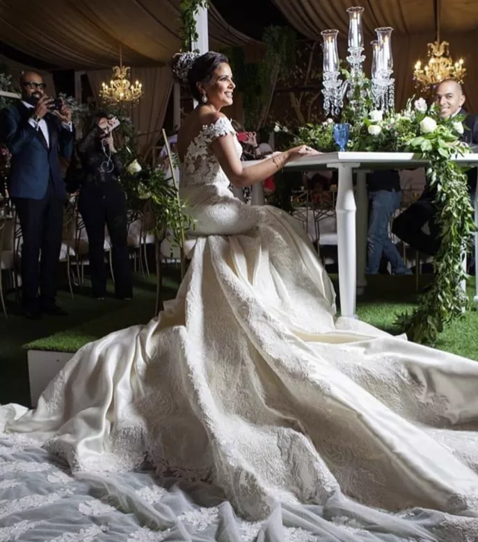 بالصور، حفل زفاف الفاشينيستا الكويتية بيبي عبد المحسن في البحرين وانتقادات عدّة تطال العروسين