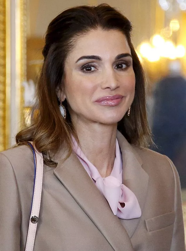 الملكة رانيا تفتتح العام 2016 بإطلالات مميّزة كالعادة