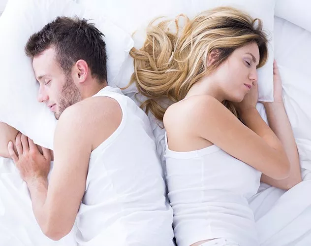 وضعية النوم العلاقة الزوجية 