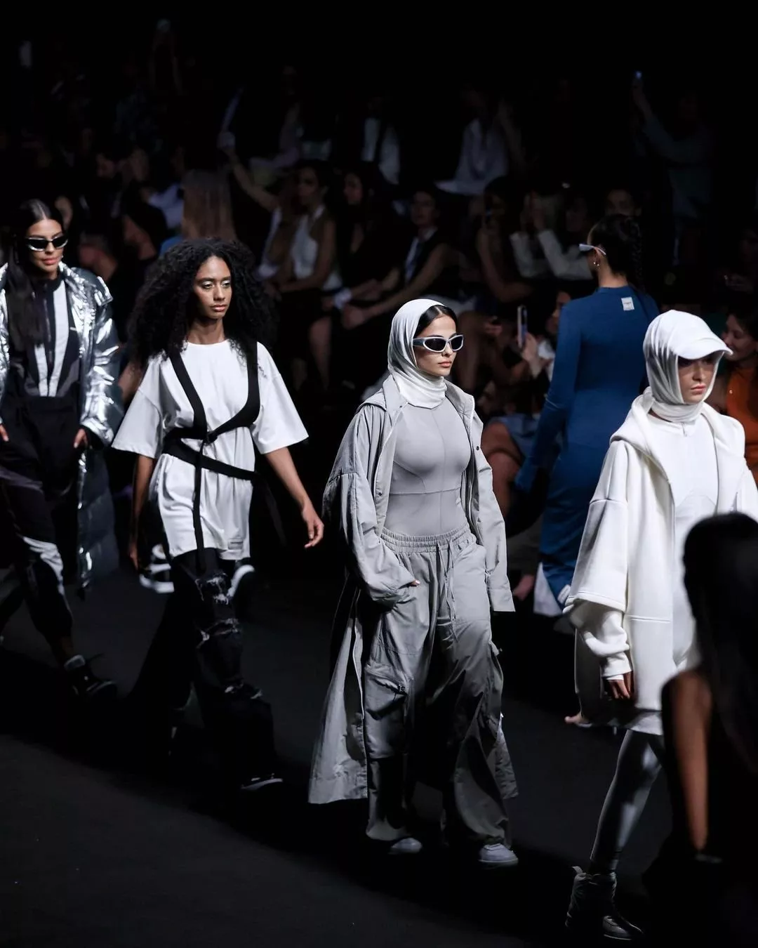 أبرز ما جاء في عروض أسبوع الموضة العربي لمجموعات الخياطة الراقية لخريف 2023 والأزياء الجاهزة لربيع 2023