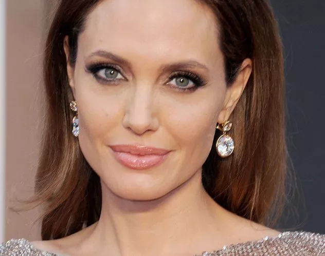 أسرار جمال ورشاقة Angelina Jolie