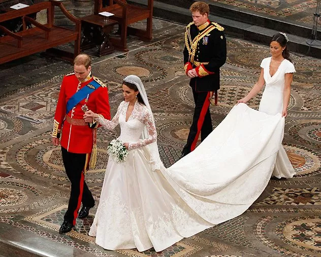 نتذكّر إطلالة Kate Middleton يوم زفافها
