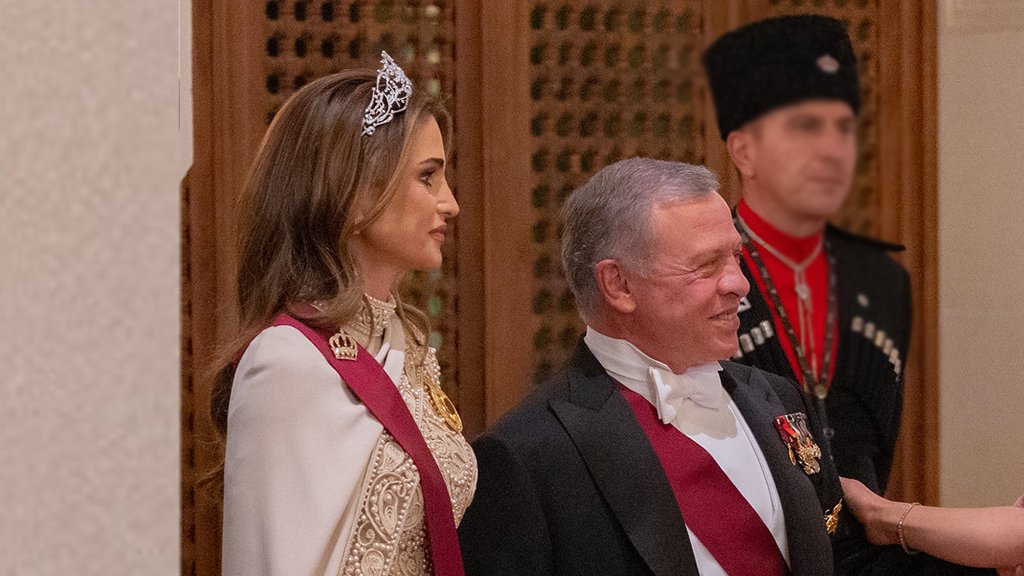 لوك الملكة رانيا الثاني في حفل زفاف الامير حسين ورجوة ال سيف
