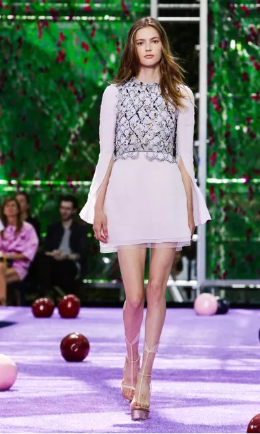أسبوع الموضة للخياطة الراقية:
Dior تعبير مطلق عن المرأة العصريّة