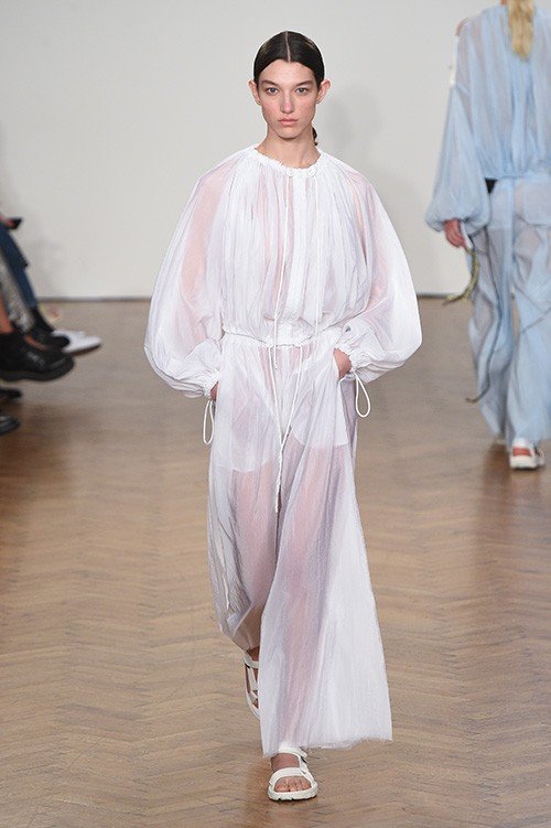 عرض أزياء Pringle of Scotland لربيع 2018، خلال أسبوع الموضة في لندن