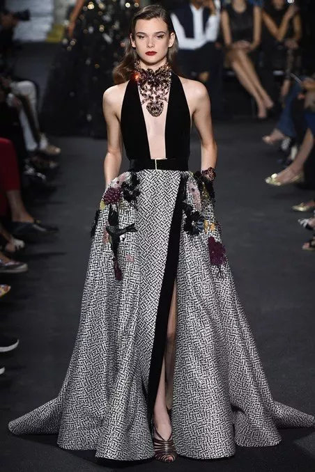 عرض Elie Saab لمجموعة الخياطة الراقية لخريف 2016: تصاميم تنبض بروح الحياة النيويوركيّة