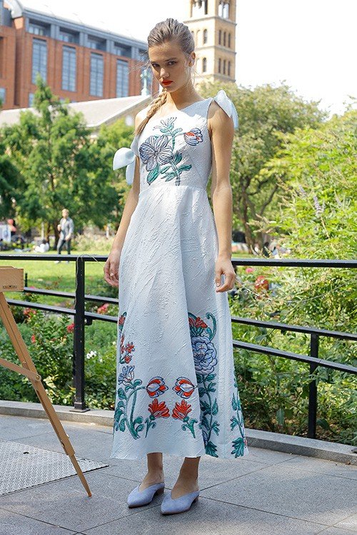 عرض أزياء Lela Rose لربيع 2018، خلال أسبوع الموضة في نيويورك