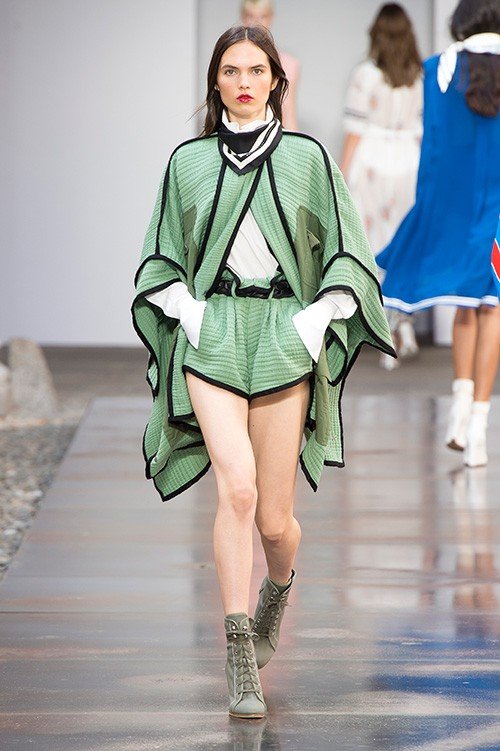 عرض أزياء Philosophy Di Lorenzo Serafini لربيع 2018، خلال أسبوع الموضة في ميلانو