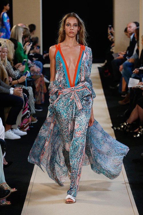 عرض أزياء Leonard Paris لربيع 2018، خلال أسبوع الموضة في باريس